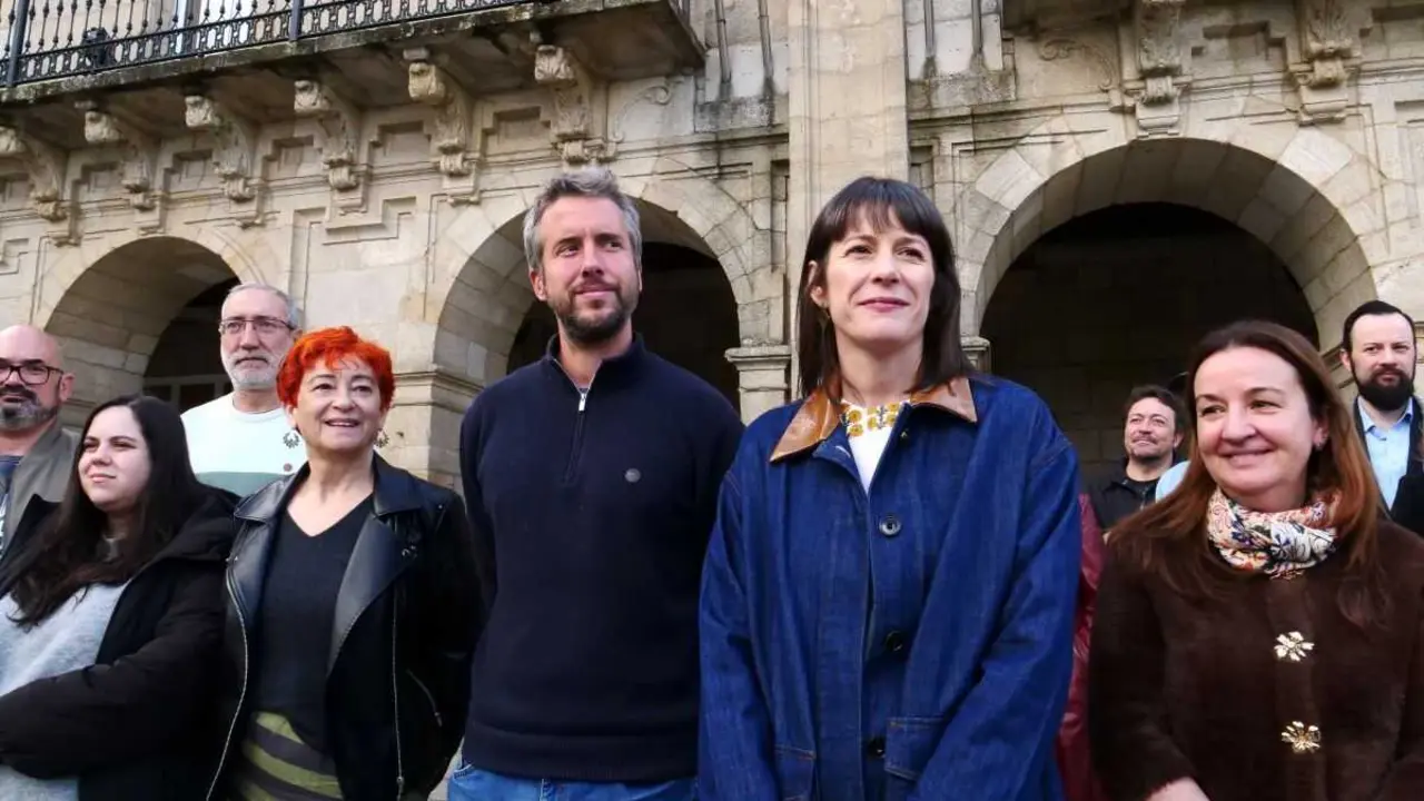 Efr&eacute;n Castro, Iria Buide, Alexandre Penas, Maite Ferreiro, Rub&eacute;n Arroxo, Ana Pont&oacute;n e Cristina L&oacute;pez. (Foto: N&oacute;s Diario)