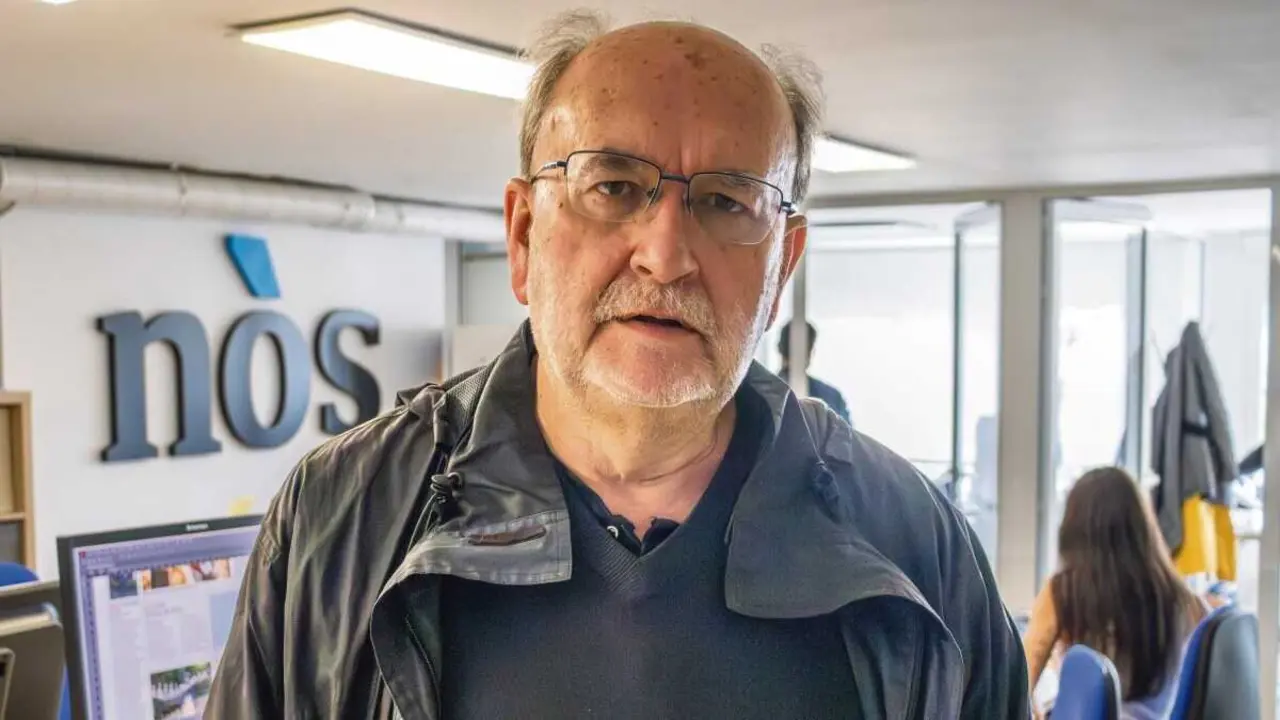 O escritor e politic&oacute;logo, Carlos Taibo, esta quinta feira na redacci&oacute;n de 'N&oacute;s Diario'. (Foto: Alma Alonso)