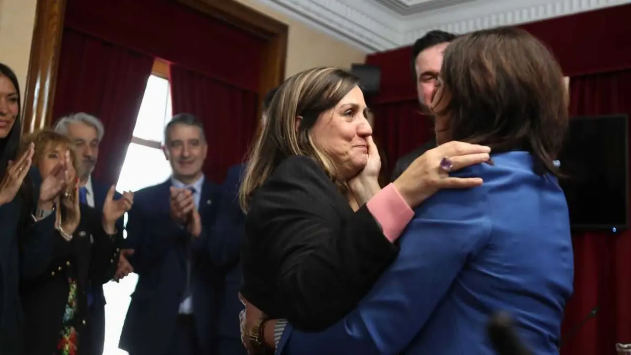 EuropaPress_7506130_concejala_transfuga_psoe_maria_reigosa_nueva_alcaldesa_lugo_elena_candia