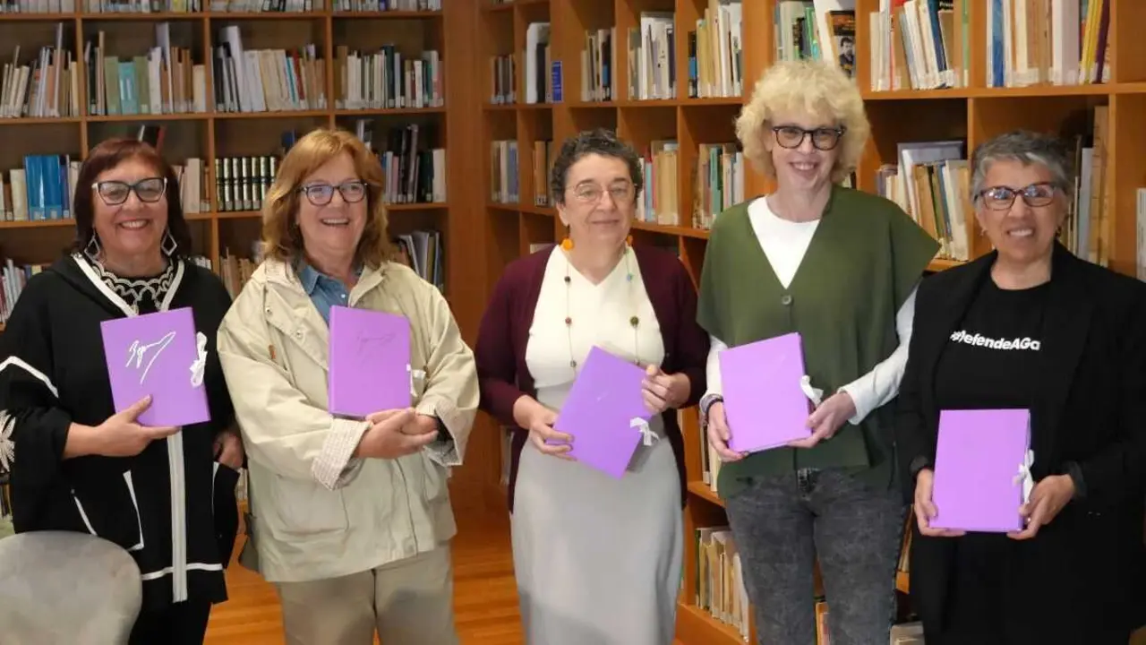 Uxia Senlle, Amanda &Aacute;lvarez, Rosario &Aacute;lvarez, Bea Caama&ntilde;o e Concha de la Fuente. (Foto CCG)