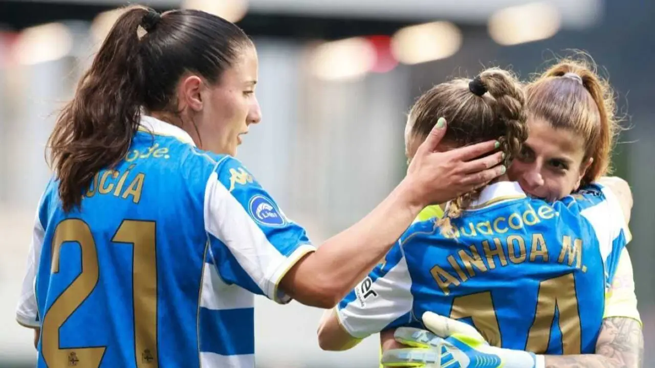 Luc&iacute;a Mart&iacute;nez, Ainhoa Mar&iacute;n e In&ecirc;s Pereira celebrando o gol do Deportivo ante o Athletic o pasado s&aacute;bado. (Foto: RC Deportivo)