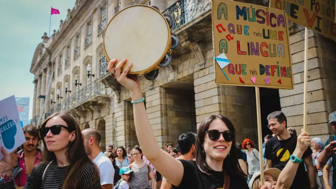 Manifestaci&oacute;n pola lingua o 17 de maio de 2025 en Santiago de Compostela. (Foto: Clara Xanthina)
