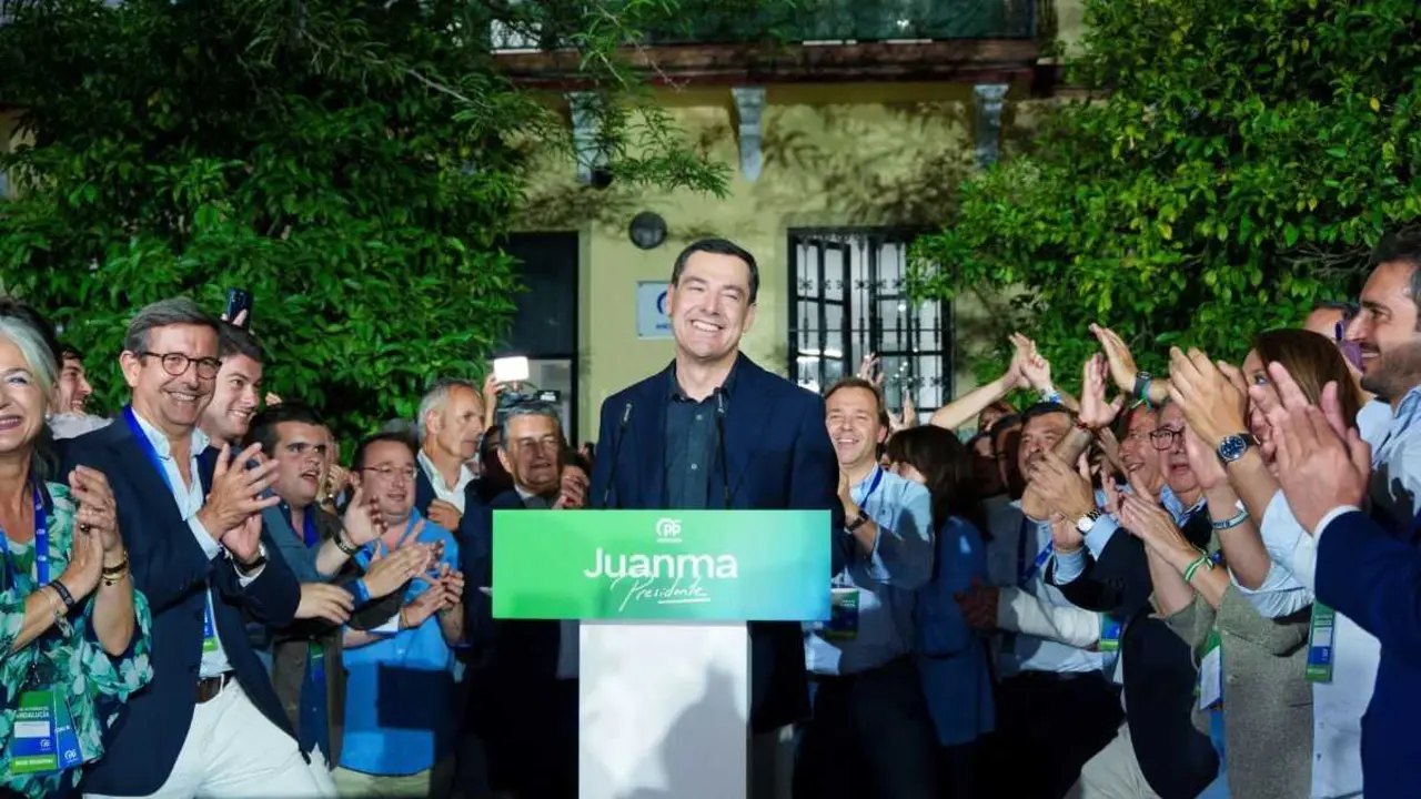 O presidente en funci&oacute;ns da Xunta de Andaluc&iacute;a, Juanma Moreno, este domingo. (Foto: Francisco J. Olmo / Europa Press)