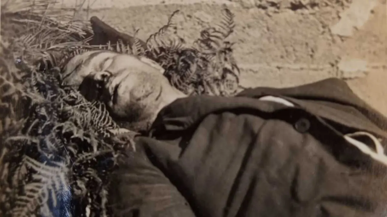 Fotograf&iacute;a do corpo de Manuel Manti&ntilde;&aacute;n Fafi&aacute;n, asasinado en 1936, inclu&iacute;da na instruci&oacute;n da causa xudicial aberta tras a s&uacute;a aparici&oacute;n. (Foto: Arquivo do Reino / ARG 14933 5)