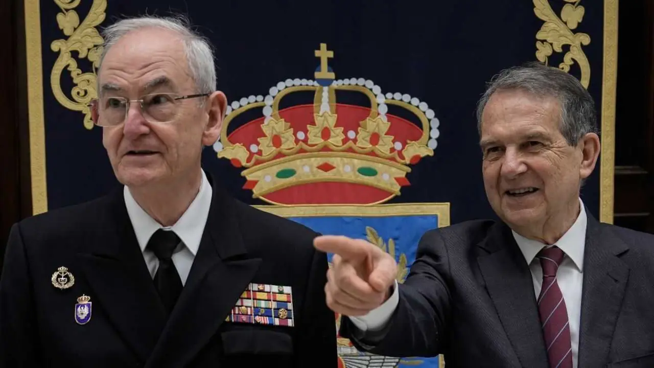 Teodoro Esteban L&oacute;pez Calder&oacute;n, e Abel Caballero, durante a presentaci&oacute;n dos actos polo D&iacute;a de las Forzas Armadas espa&ntilde;olas, o 14 de abril de 2026, en Vigo. (Foto: Adri&aacute;n Irago / Europa Press)