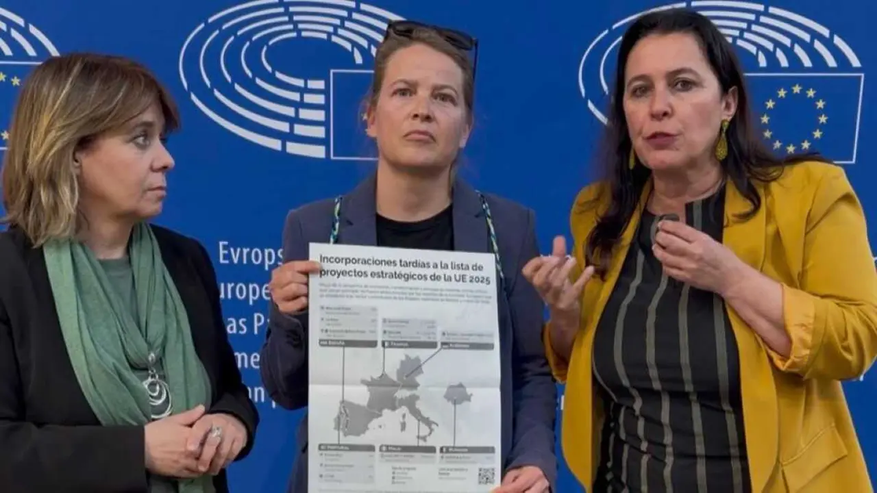 Catarina Mart&iacute;ns, Ruth Lipphardt e Ana Miranda. (Foto: N&oacute;s Diario)