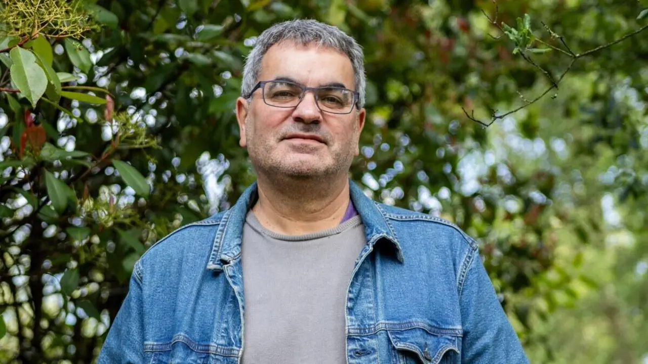 O escritor Rafa Vilar, portavoz da plataforma Galiza pola Paz. (Foto: Alma Alonso).