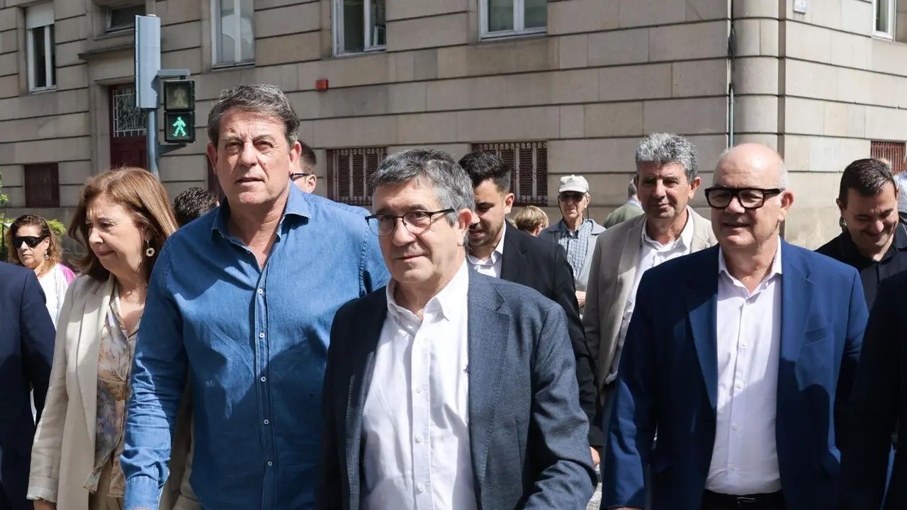 Jos&eacute; Ram&oacute;n G&oacute;mez Besteiro e Patxi L&oacute;pez, este 22 de maio en Ourense. (Foto: N&oacute;s Diario)