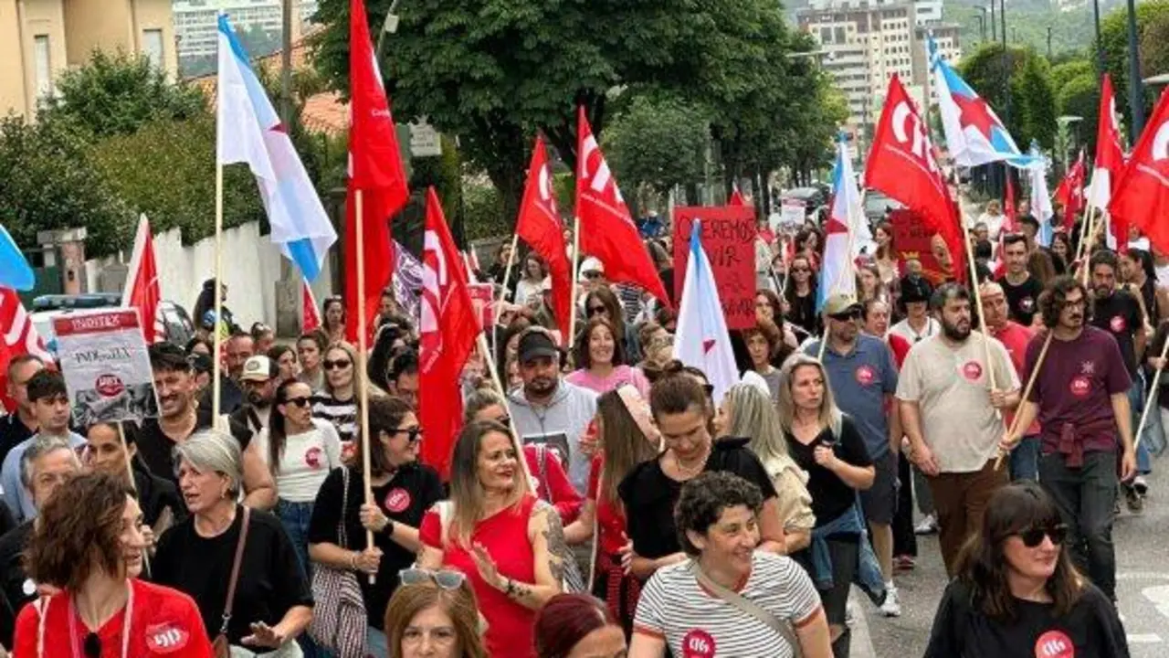 Mobilizaci&oacute;n do persoal do comercio t&eacute;xtil e de calzado, en Vigo. (Foto: N&oacute;s Diario)