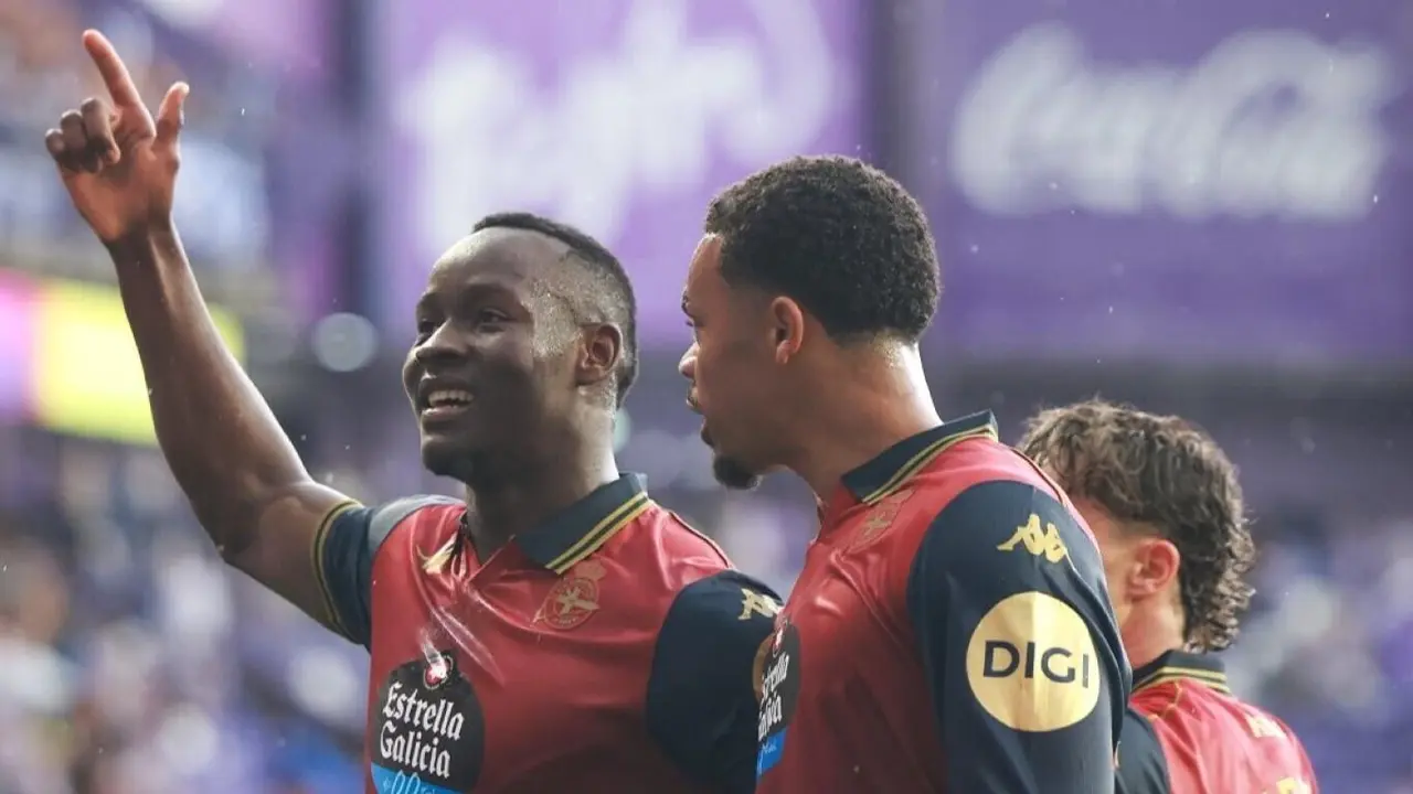 Nsongo celebra o primeiro tanto da tarde. (Foto: RC Deportivo)