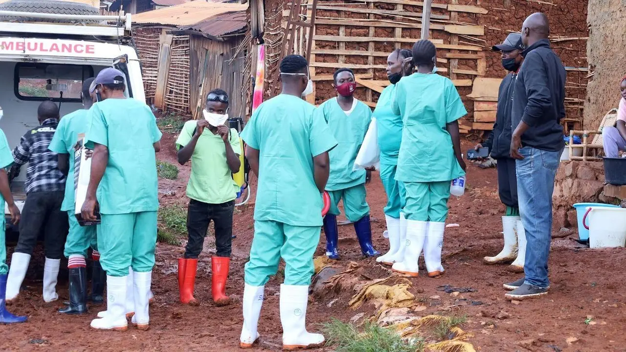 Traballadores sanitarios no Congo. (Foto: Europa Press/Contacto/Xin Huashefa)