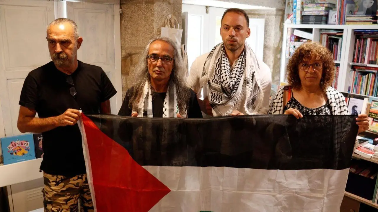 Xurxo Porritt, Alberte Pag&aacute;n, Sandra Garrido e Andrea Morales na rolda de prensa esta segunda feira. (Foto: Alma Alonso)