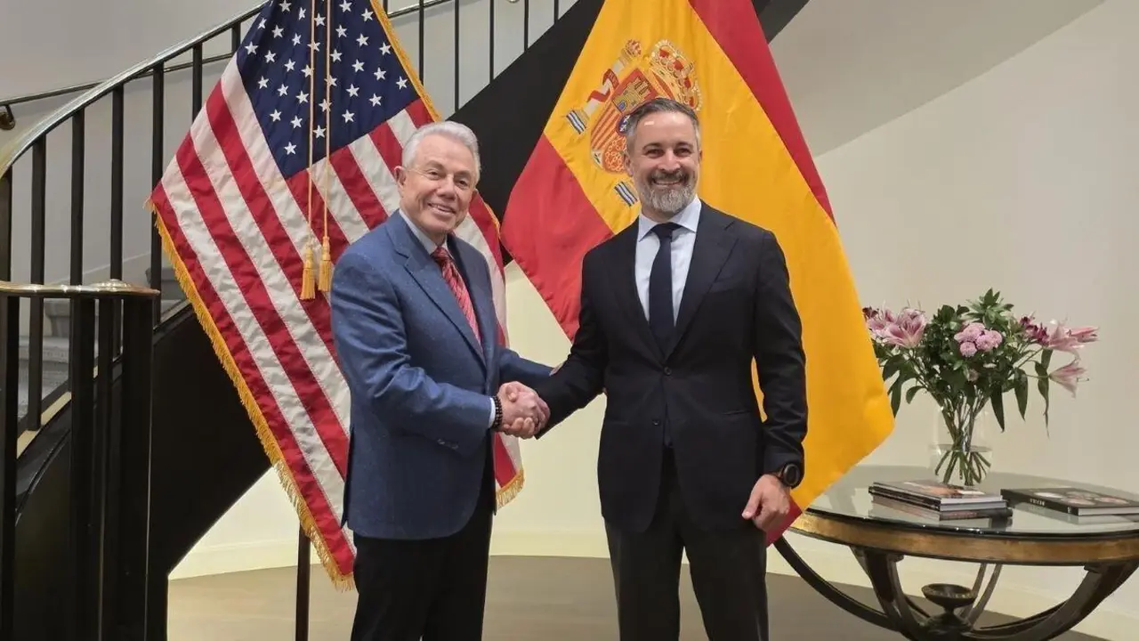 EuropaPress_7542906_lider_vox_santiago_abascal_reune_embajador_estados_unidos_espana_benjamin