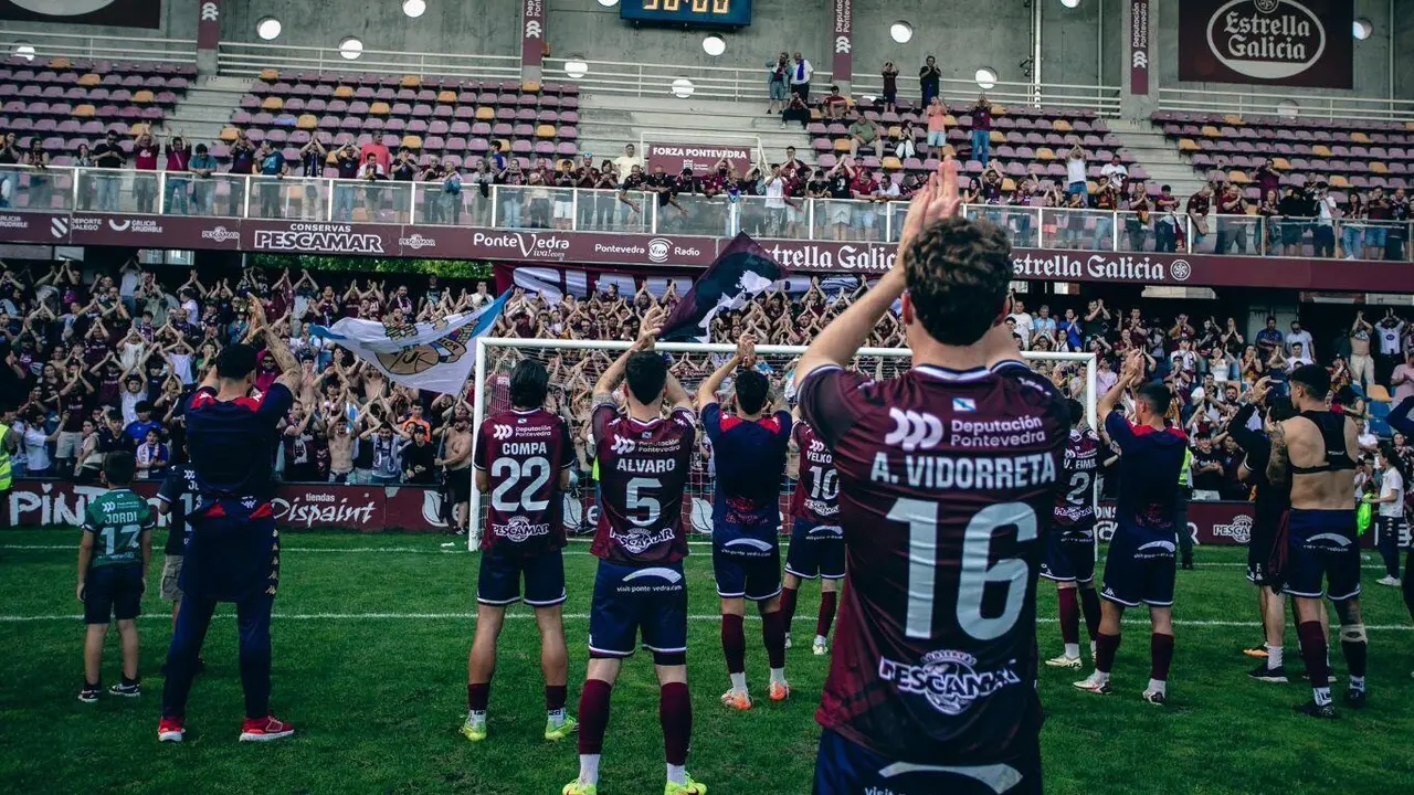 O Pontevedra CF no partido deste s&aacute;bado. (Foto: Pontevedra CF)