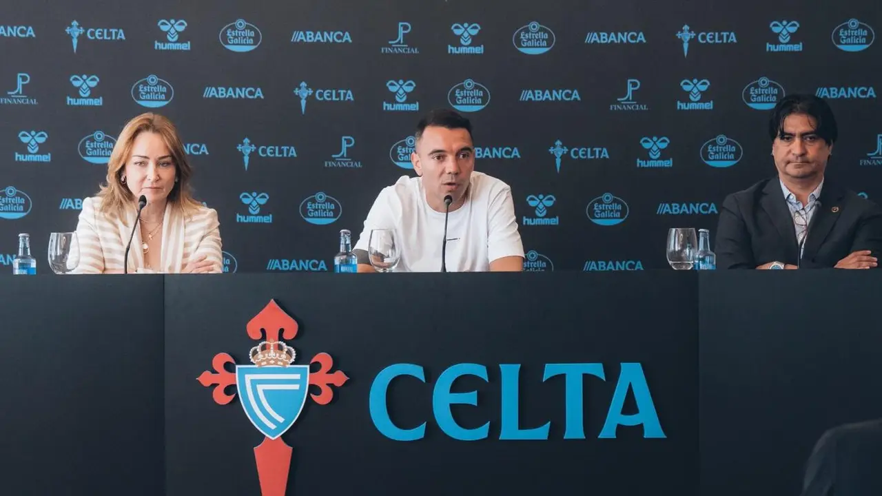 Mari&aacute;n Mouri&ntilde;o, Iago Aspas e Marco Garc&eacute;s, esta terza feira, en rolda de prensa. (Foto: RC Celta)