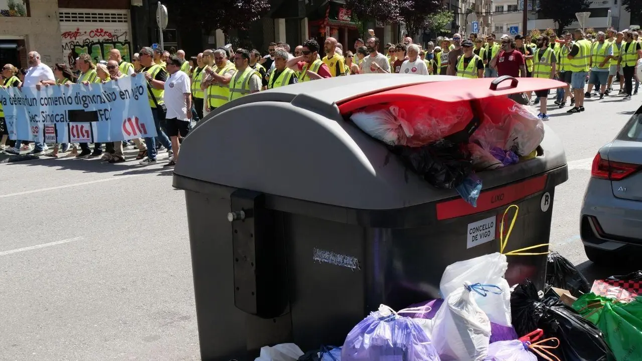 Folga do lixo o 26 de maio en Vigo. (Foto: N&oacute;s Diario)