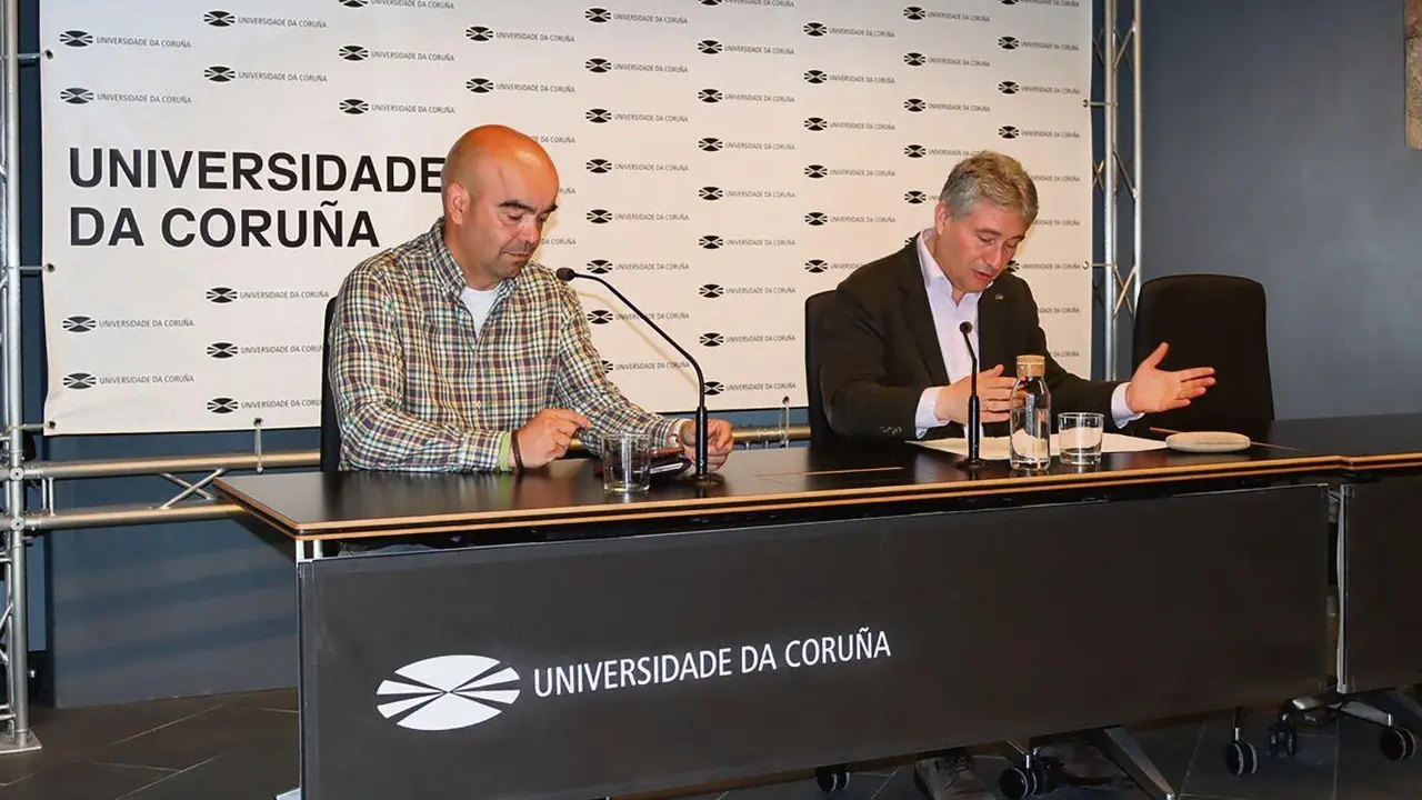 O investigador do CITC Diego Andrade e o reitor, Ricardo Cao. (Foto: UDC)