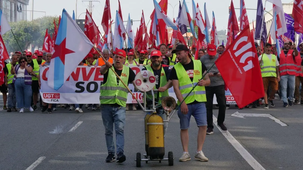 Manifestaci&oacute;n do sector do metal, na Coru&ntilde;a, esta cuarta feira. (Foto: N&oacute;s Diario)