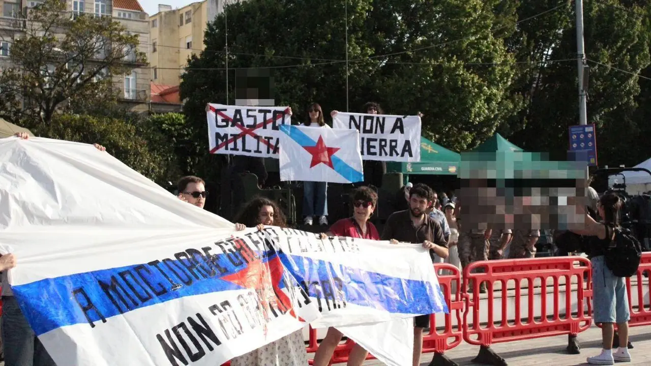 Acci&oacute;n reivindicativa, en Vigo, esta cuarta feira. (Foto: N&oacute;s Diario)