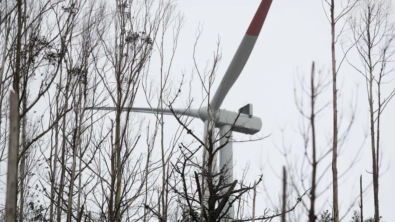 Aeroxerador no parque e&oacute;lico de Mondego, entre Ribadeo e Trabada, na Mari&ntilde;a. (Foto: Carlos Castro / N&oacute;s Diario)