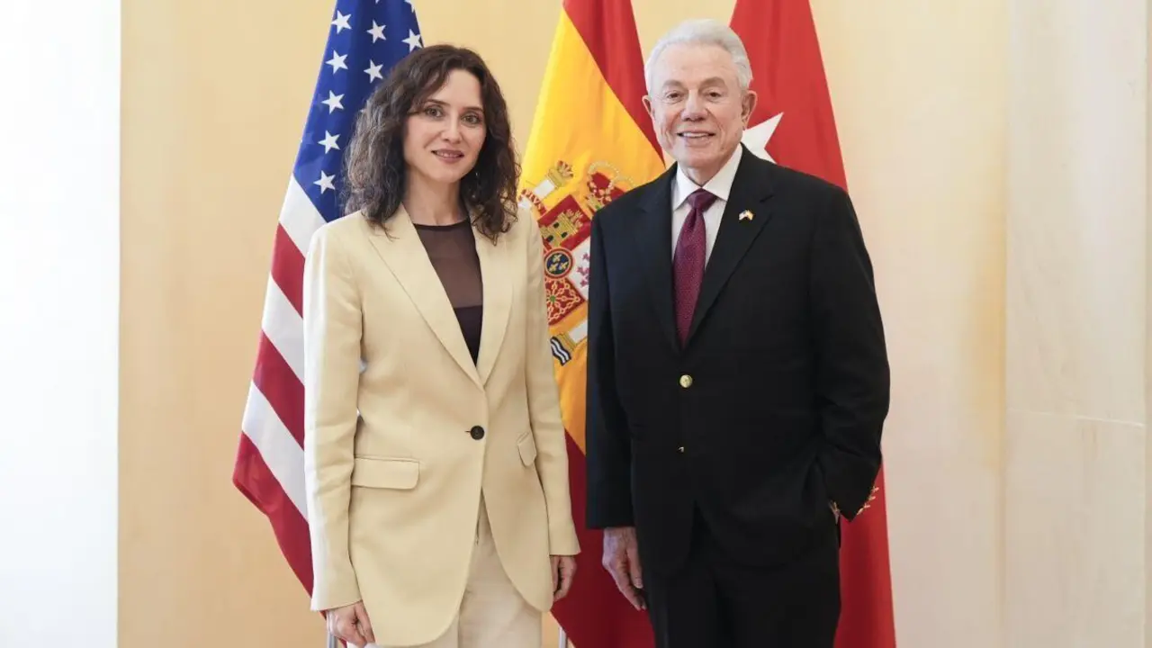 EuropaPress_7540007_presidenta_comunidad_madrid_isabel_diaz_ayuso_recibe_embajador_estados