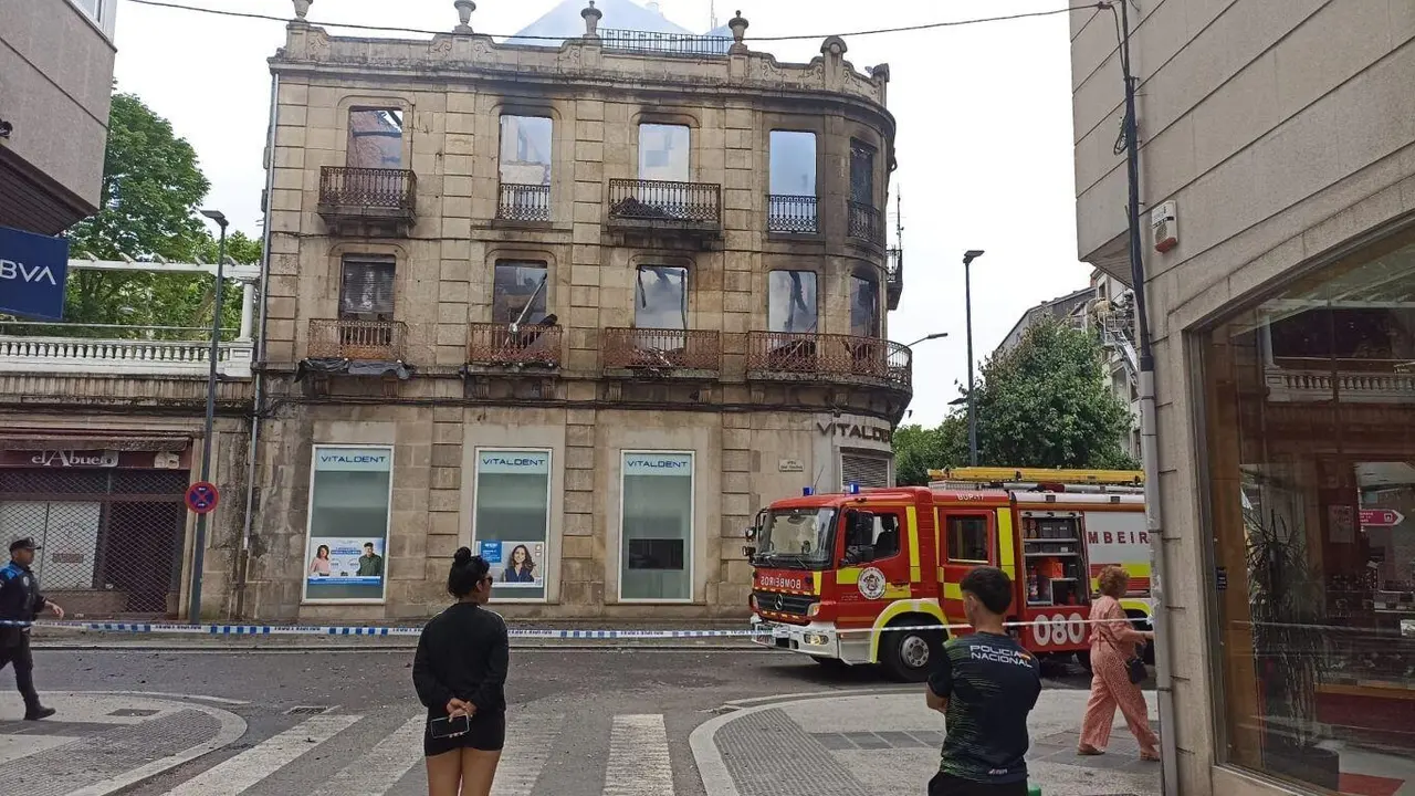 Edificio calcinado no barrio ourens&aacute;n da Ponte. (Foto: Europa Press)