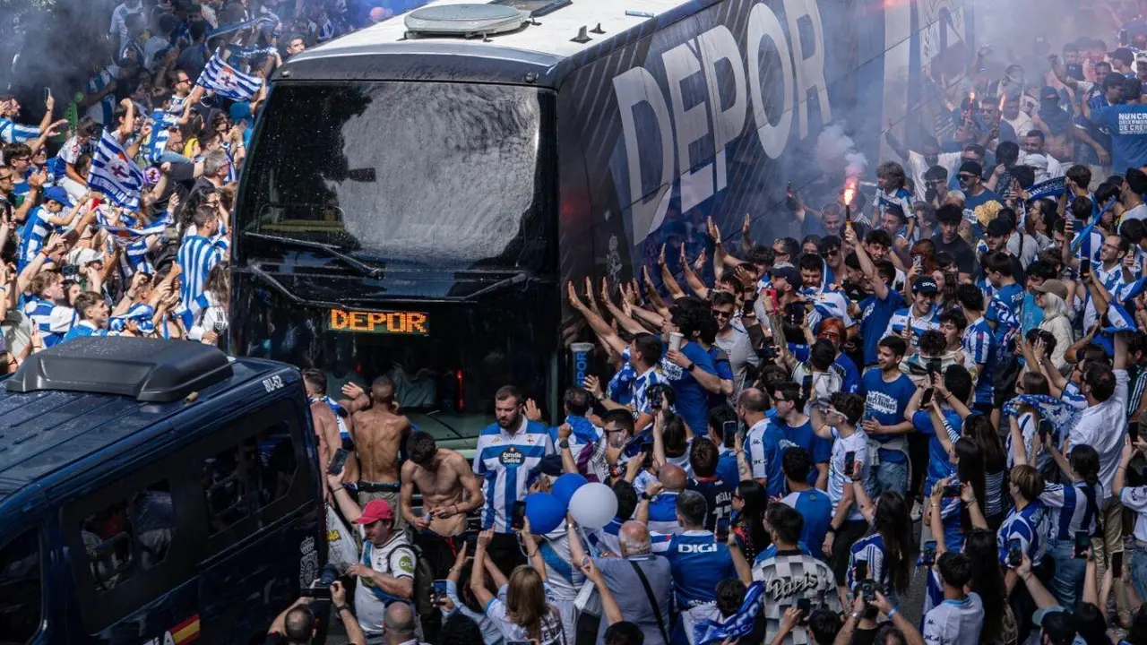 Chegada dos xogadores do Deportivo da Coru&ntilde;a ao estadio de Riazor. (Foto: RC Deportivo)