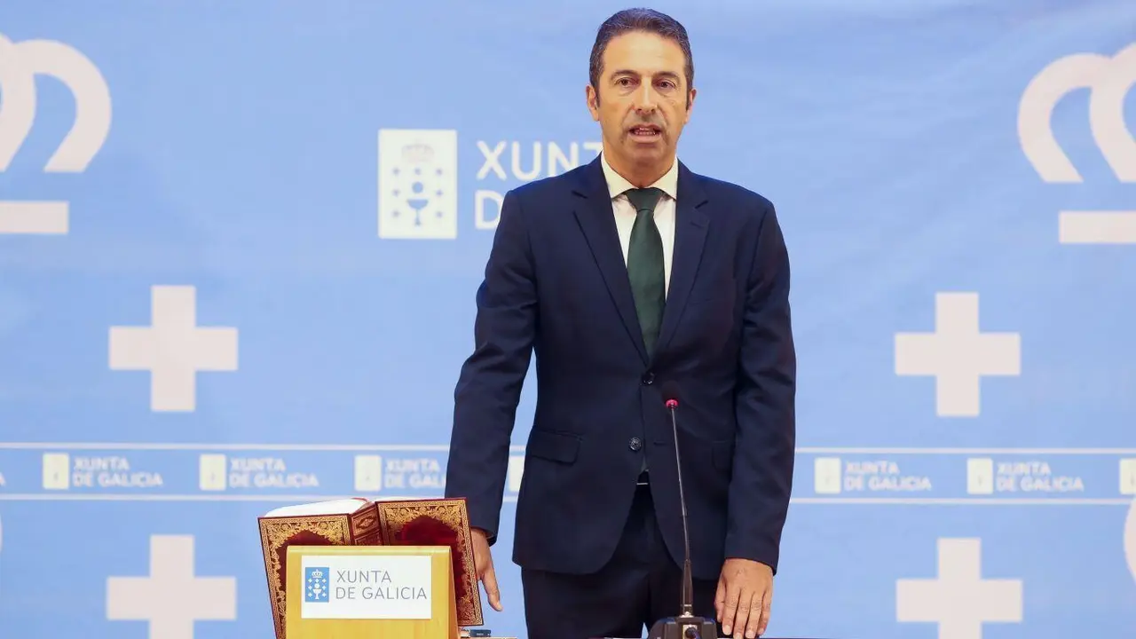 O novo delegado territorial da Xunta da Galiza en Lugo, Alfonso Vilares, esta terza feira, xurando o cargo. (Foto: Carlos Castro / Europa Press)
