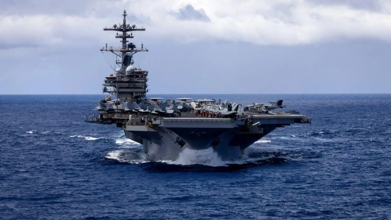 O portaavi&oacute;n George H.W. Bush, dos EUA, navega polo oc&eacute;ano &Iacute;ndico, no marco do feche perimetral norteamericano del estreito de Ormuz. (Foto: Centcom / X)