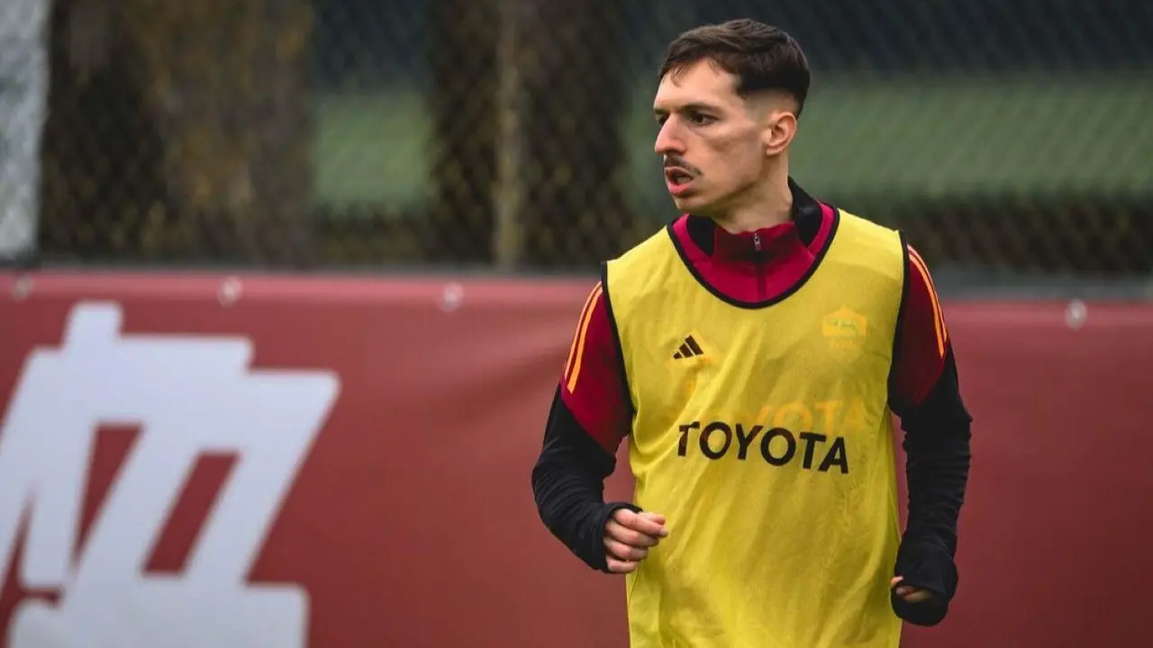 O extremo andaluz Bryan Zaragoza, nun adestramento coa Roma. (Foto: AS Roma)