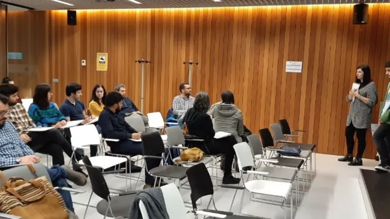 Reuni&oacute;n de investigadoras na UDC para a creaci&oacute;n dun espazo unitario (Imaxe: Asemblea de Investigadoras da USC).