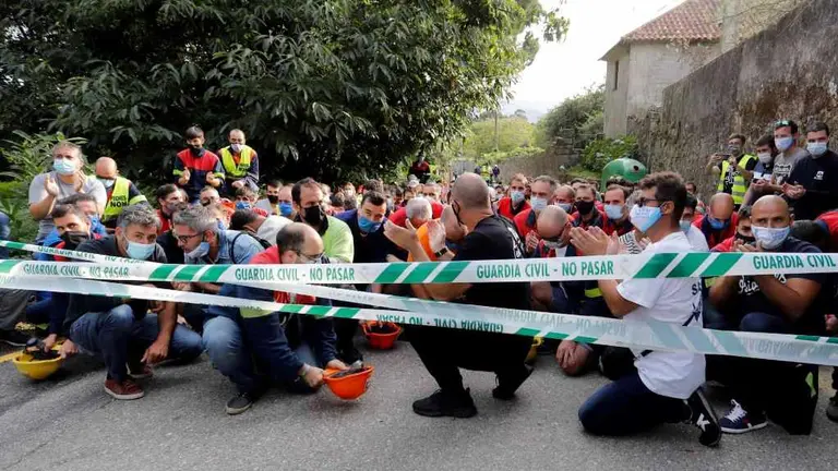 EuropaPress_3346471_trabajadores_alcoa_convocados_pazo_cea_horas_despues_finalizacion_mesa