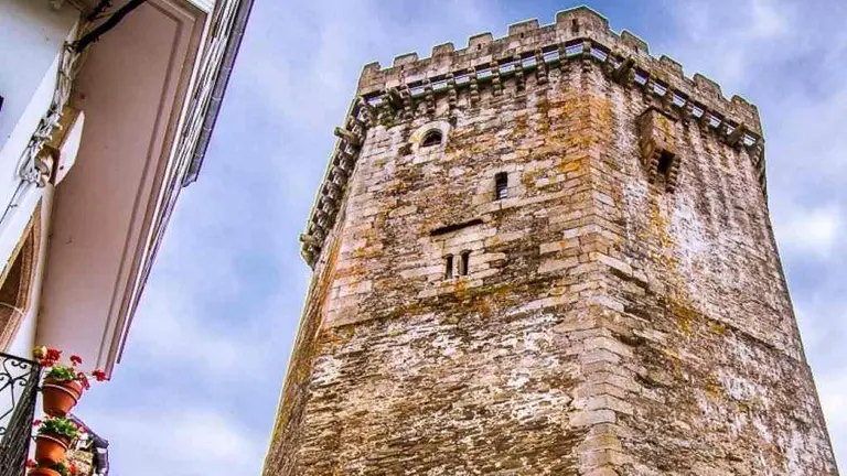 Un dos s&iacute;mbolos de Vilalba &eacute; a torre dos Andrade. (Foto: Turismo Vilalba)