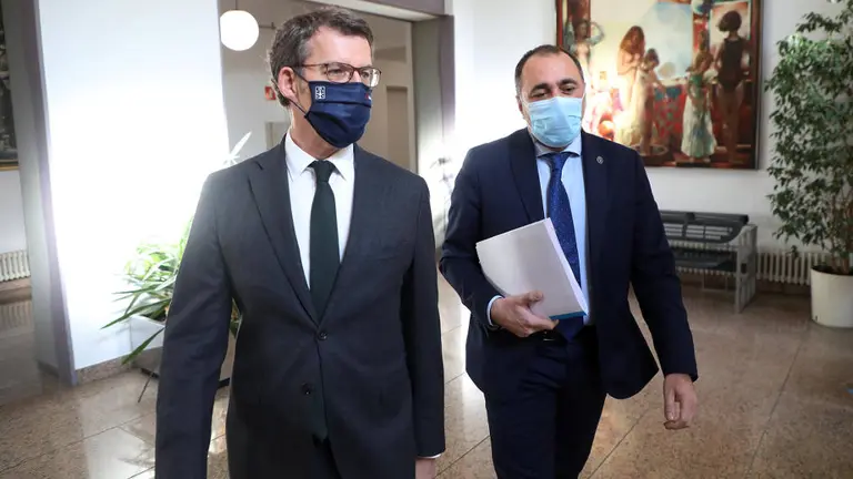 Alberto N&uacute;&ntilde;ez Feij&oacute;o, y el conselleiro de Sanidade, Julio Garc&iacute;a Comesa&ntilde;a, dan cuenta de las medidas acordadas en el comit&eacute; cl&iacute;nico.