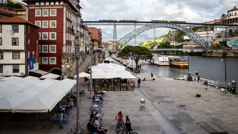 Terrazas en Porto (Rita Franca / Europa Press)