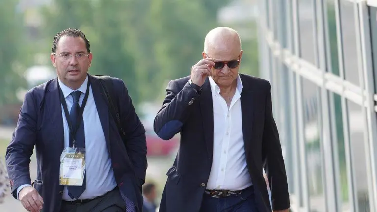 Chegada de Andr&eacute;s Cortabitarte, exculpado finalmente pola Fiscal&iacute;a, &aacute;s dependencias da Cidade da Cultura habilitadas para unha das sesi&oacute;ns do xu&iacute;zo do Alvia. (Foto: &Aacute;lvaro Ballesteros / Europa Press)