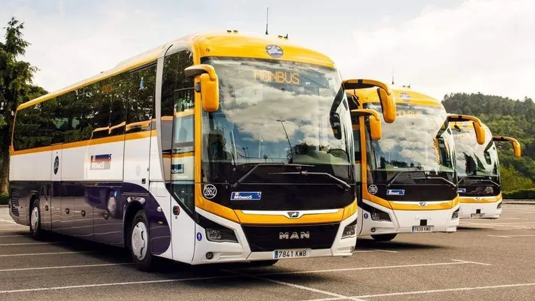 A empresa Monbus controla 80% das concesi&oacute;ns de transporte (Foto: Monbus).