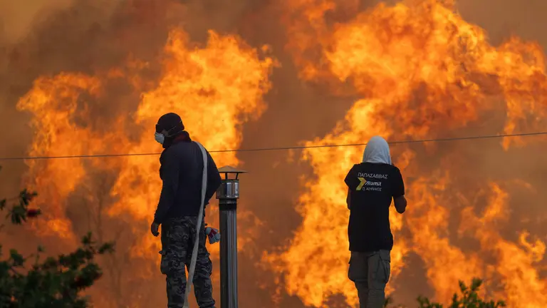 Incendios forestais en Grecia (Foto: Christoph Reichwein / Dpa).
