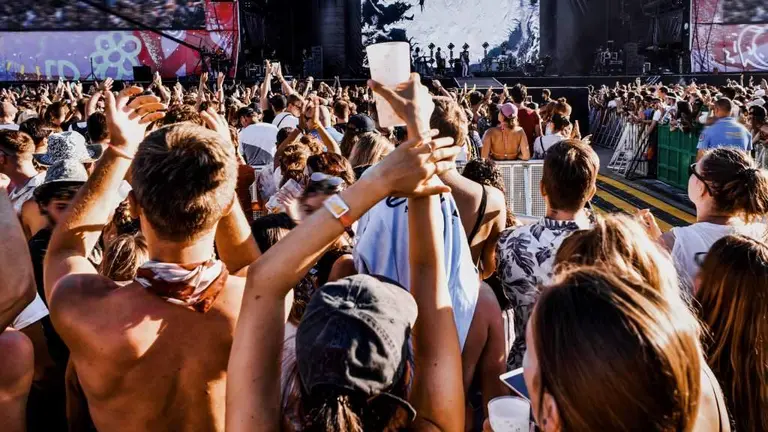 As promotoras non poden impedir entrar con comida e bebida aos recintos. (Foto: N&oacute;s Diario)
