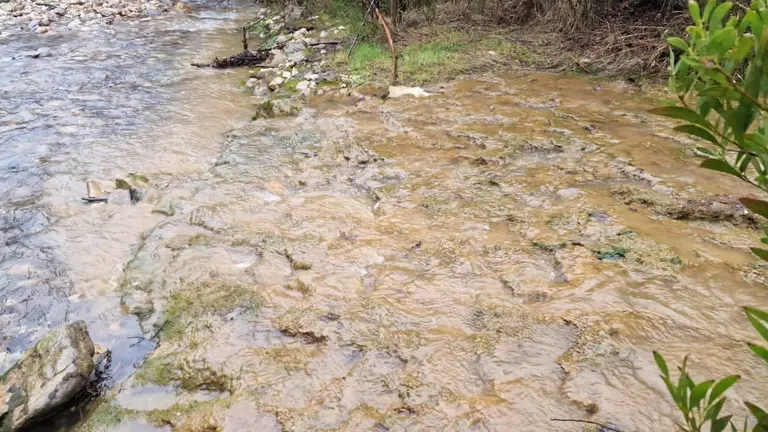 Estado en que se encontra o lugar das verteduras de San Finx (Foto: Plataforma contra a mina de San Finx).