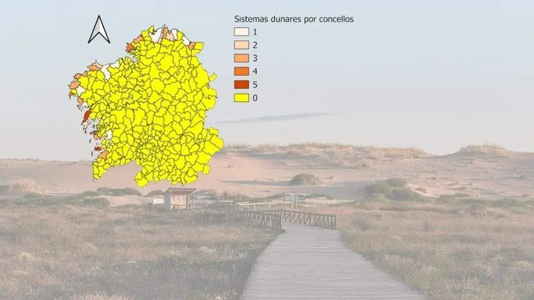 Mapa dos sistemas dunares por concellos sobre unha fotograf&iacute;a das dunas de Corrubedo, en Ribeira.