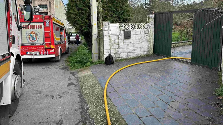Operativo en resposta ao incendio (Foto: Concello de Bergondo).