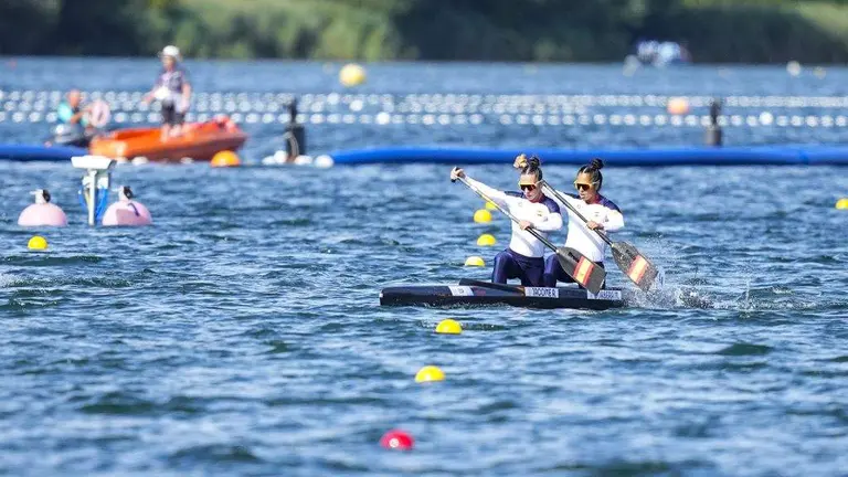 Ant&iacute;a J&aacute;come e Mar&iacute;a Corbera, esta sexta feira, en Vaires-sur-Marne. (Foto: AFP7 / Europa Press)