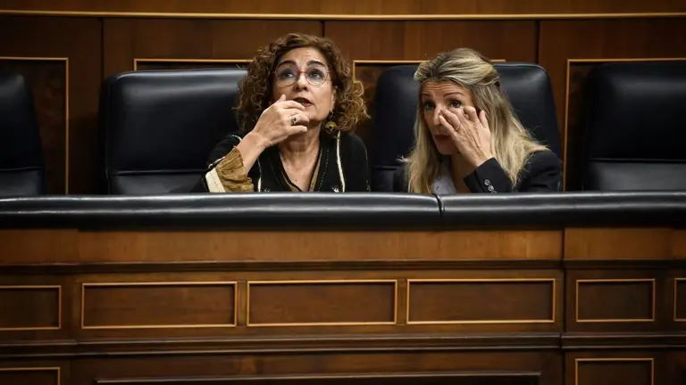 Mar&iacute;a Jes&uacute;s Montero e Yolanda D&iacute;az. (Foto: Fernando S&aacute;nchez / Europa Press)