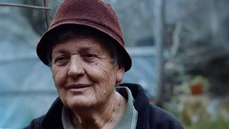 Nieves P&eacute;rez Lusqui&ntilde;os, nun fotograma do filme 'Naci&oacute;n' (2020) de Margarita Ledo Andi&oacute;n. (Foto: N&oacute;s Produtora Cinematogr&aacute;fica Galega)