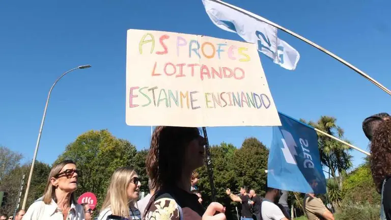 Manifestaci&oacute;n de docentes galegos, este 25 de setembro en Compostela. (Foto: Arxina)