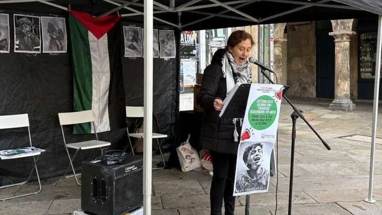 Lectura dos nomes das crianzas asasinadas por Israel en Gaza, esta sexta feira 24 de outubro. (Foto: Compostela por Palestina)