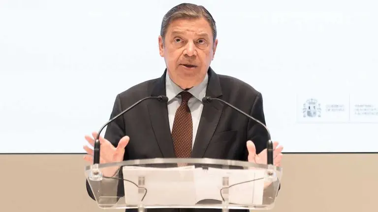 O ministro Lu&iacute;s Planas, o pasado s&aacute;bado 29 de novembro. (Foto: Diego Radam&eacute;s / Europa Press)