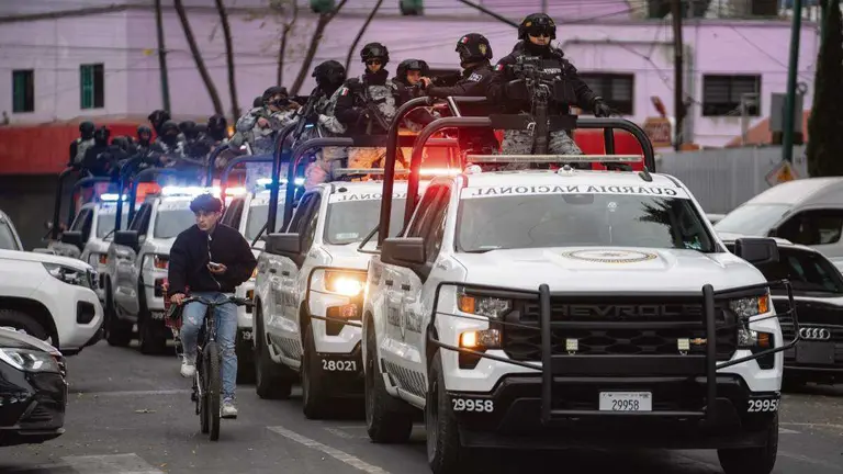 Efectivos despregados da Garda Nacional mexicana, onte na Cidade de M&eacute;xico. (Foto: F&eacute;lix M&aacute;rquez / DPA)