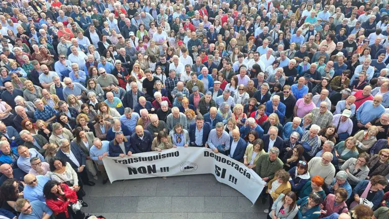 Concentraci&oacute;n en Lugo esta sexta feira contra a moci&oacute;n de censura (Foto: N&oacute;s Diario)